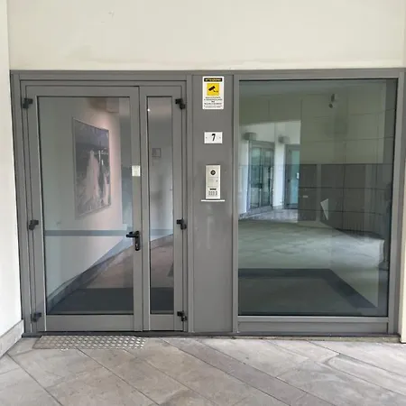 Grande Monolocale Con Parcheggio Interrato Incluso * Genua