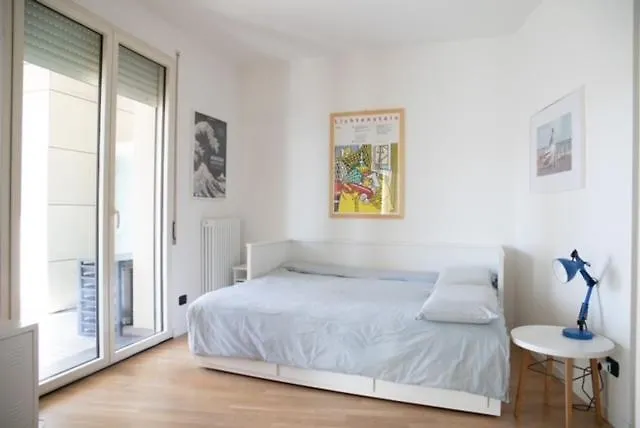 Grande Monolocale Con Parcheggio Interrato Incluso 제노바