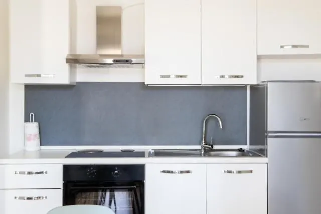 Grande Monolocale Con Parcheggio Interrato Incluso Apartman Genova