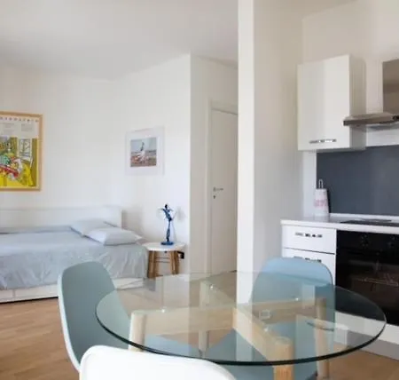 Grande Monolocale Con Parcheggio Interrato Incluso Apartment *